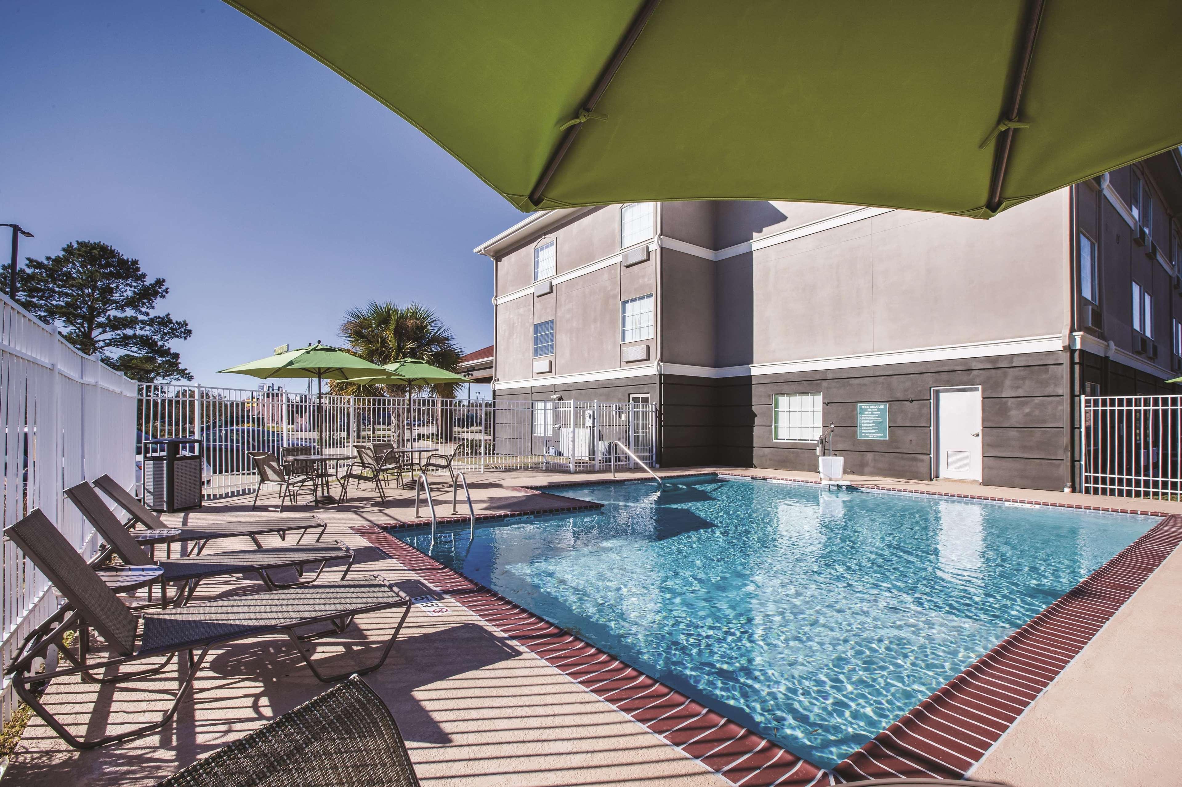 La Quinta By Wyndham Walker - Denham Springs Hotel Exterior photo